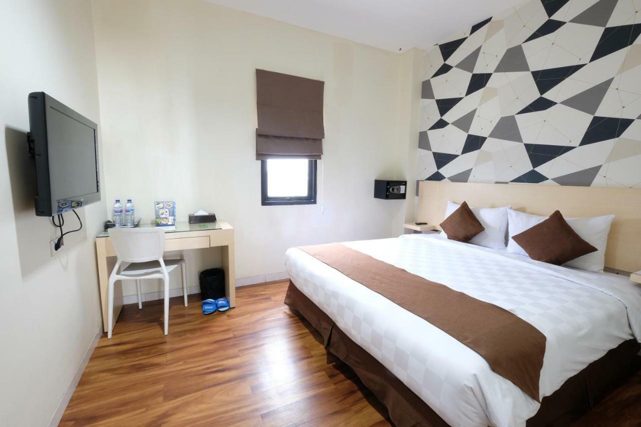 Hotel 88 Mangga Besar Raya 120 Jakarta By Wh Exterior foto