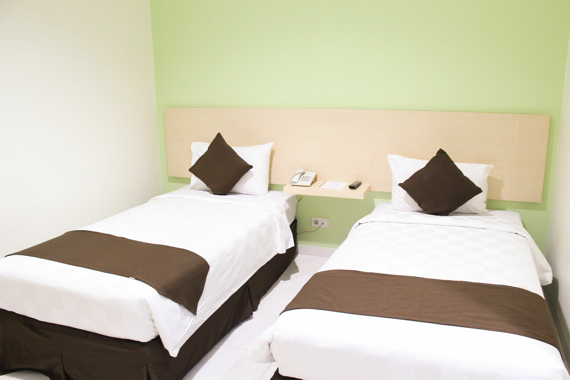 Hotel 88 Mangga Besar Raya 120 Jakarta By Wh Exterior foto
